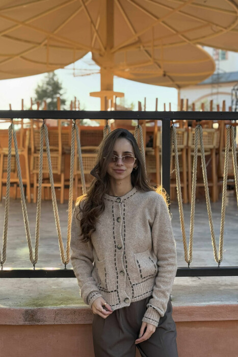 PULOVËR E THURRUR PËR FEMRA NË NGJYRË BEZHË - KLAUDIO FASHION