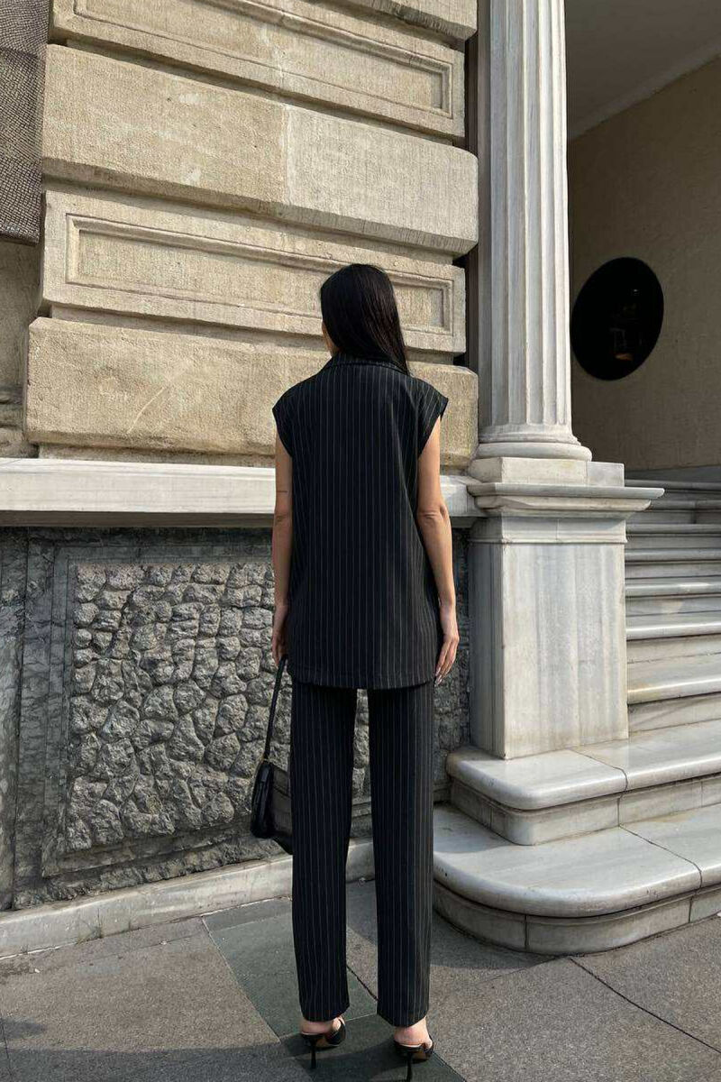 KOSTUM I THJESHTE NJË NGJYRËSH JELEK +PANTALLONA ME VIJA PËR FEMRA NË NGJYRËN GRI E ERRËT - 2