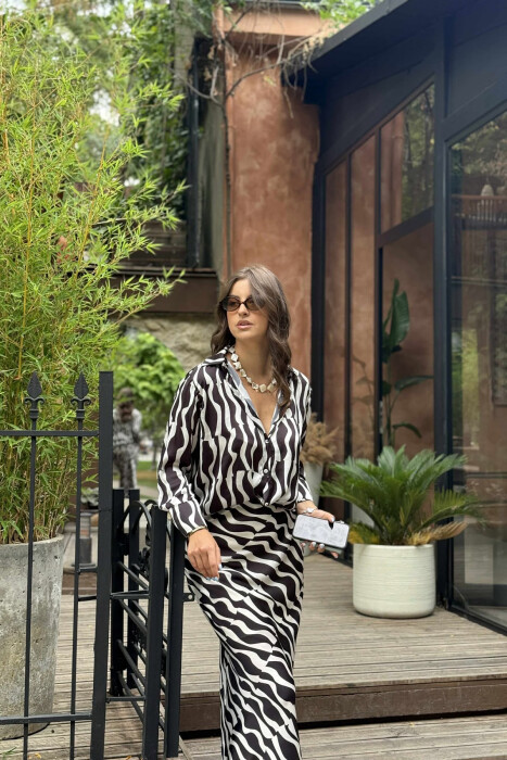 KOSTUM KËMISHË+FUND ME DIZENJO ZEBRA PËR FEMRA NË NGJYRËN E ZEZË-GRI - 3