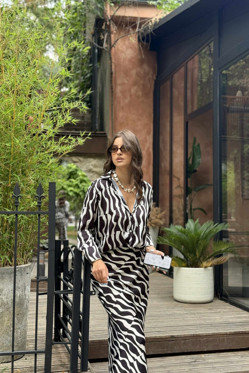 KOSTUM KËMISHË+FUND ME DIZENJO ZEBRA PËR FEMRA NË NGJYRËN E ZEZË-GRI - 3