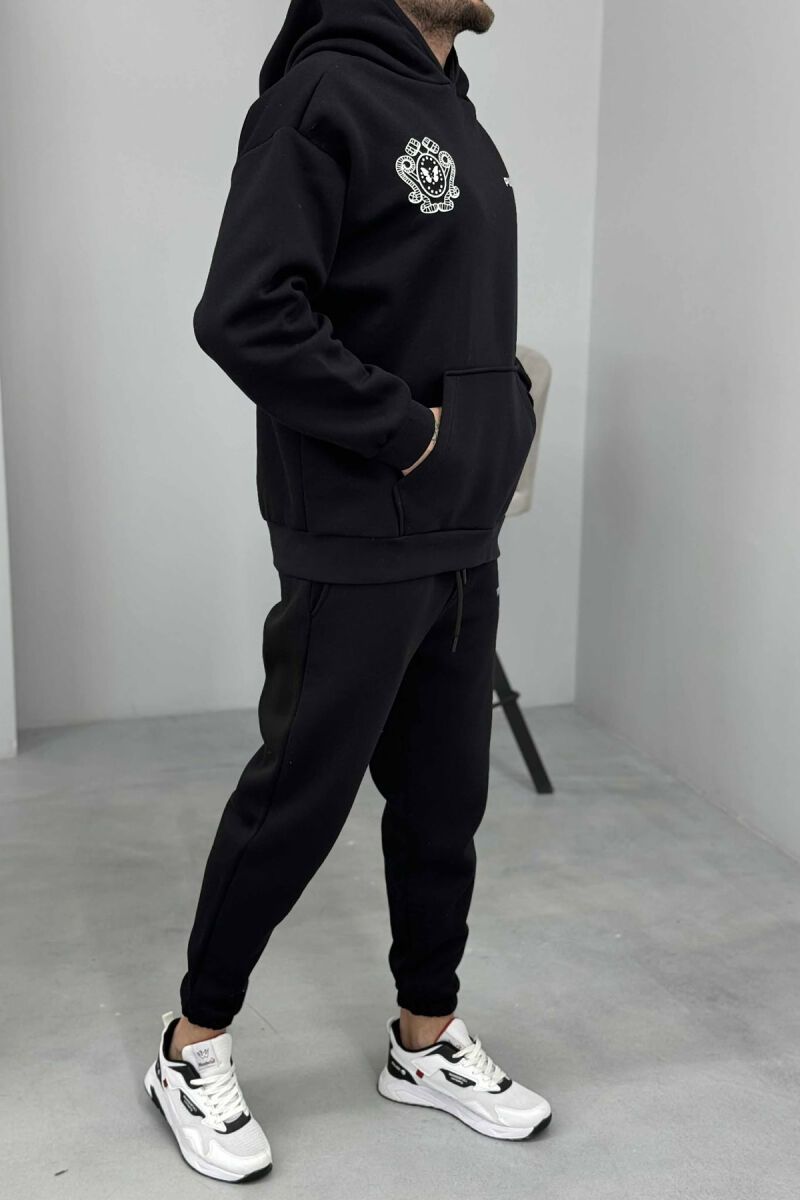 KOSTUM ME DIZJAN HOODIE+TUTA PËR MESHKUJ NË NGJYRË TË ZEZË - 4