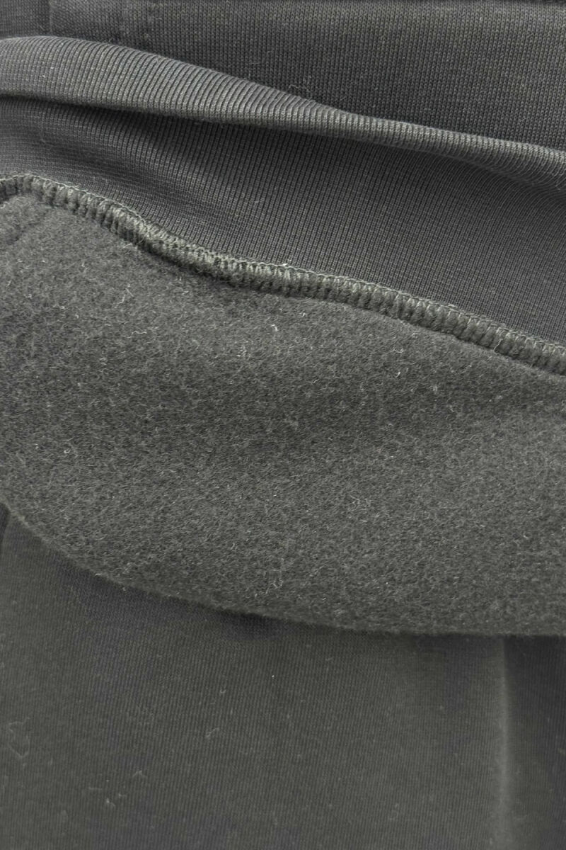 KOSTUM ME DIZJAN HOODIE+TUTA PËR MESHKUJ NË NGJYRË TË ZEZË - 5