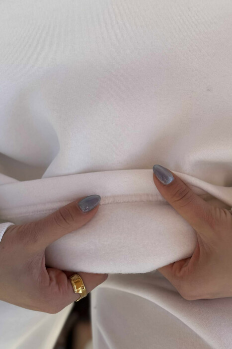 KOSTUM ME JAKË ME ZINXHIR BLUZË+PANTALLONA PËR FEMRA NË NGJYRË TË BARDHË - 2