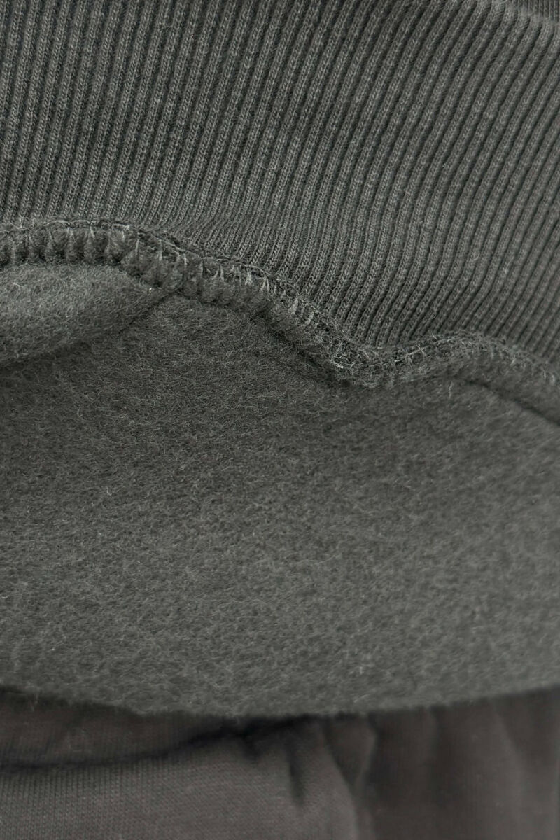 KOSTUM ME PUSH HOODIE DHE TUTA NJË NGJYRËSHE PËR MESHKUJ NË NGJYRËN E ZEZË - 3