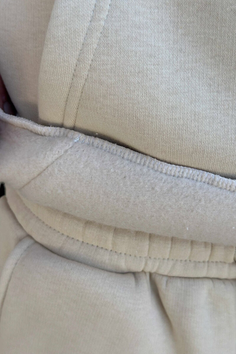 KOSTUM ME PUSH HOODIE +TUTA ME SHKRIME TË VOGLA PËR MESHKUJ NË NGJYRË KREM - 3