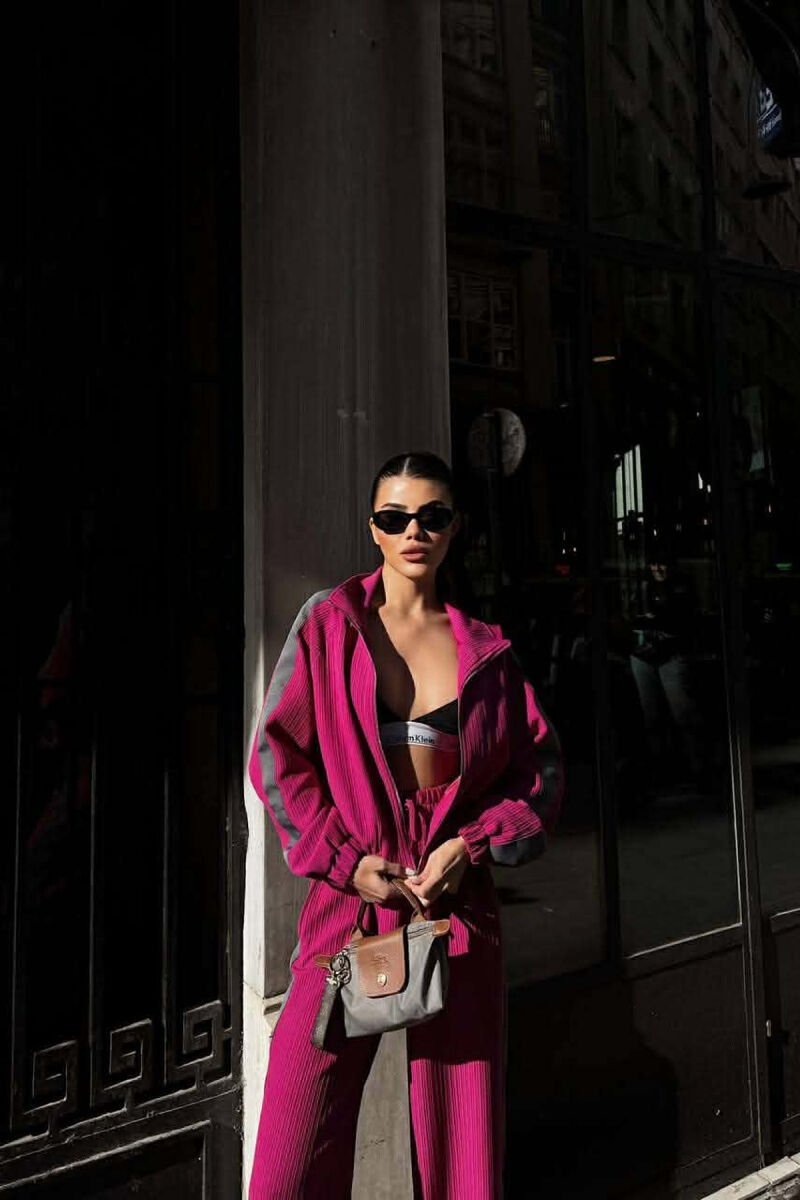 KOSTUM ME VIJA XHAKETE E THJESHTE + PANTALLONA PER FEMRA NE NGJYRE CIKLAMI - 2