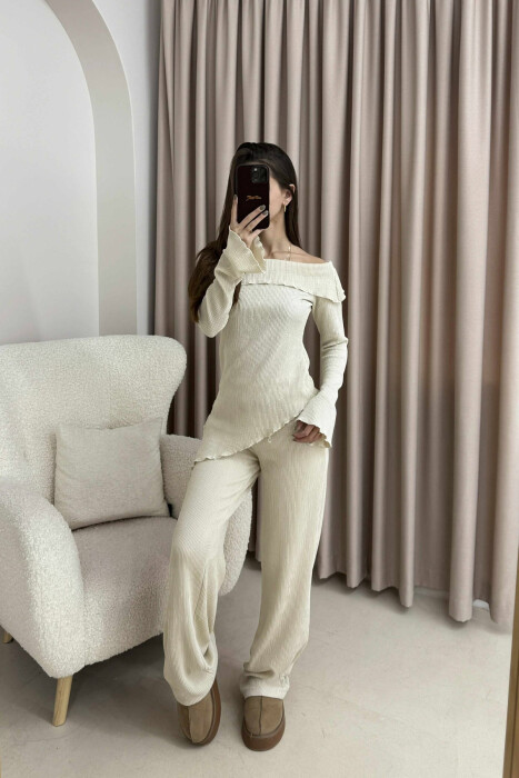 KOSTUM NJE NGJYRESH BLUZE ME SUPET JASHTE+PANTALLONA PER FEMRA NE NGJYRE KREM - 2