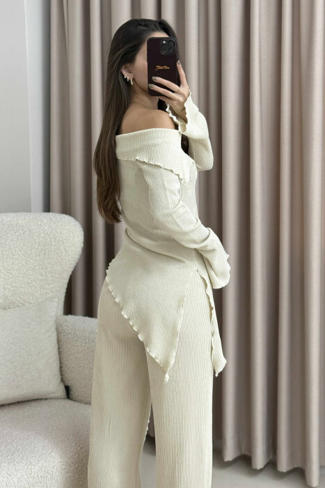 KOSTUM NJE NGJYRESH BLUZE ME SUPET JASHTE+PANTALLONA PER FEMRA NE NGJYRE KREM - 4