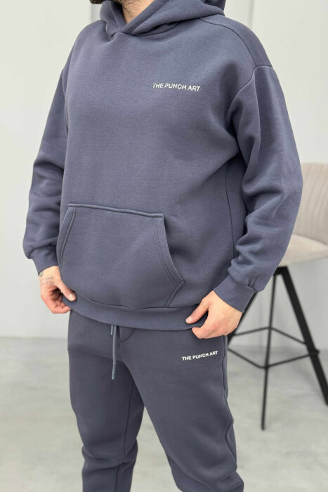 KOSTUM NJË NGJYRËSH ME PUSH HOODIE ME DIZAJN NË PJESËN E PASME+TUTA PËR MESHKUJ NË NGJYRË GRI TË ERRËT - 2