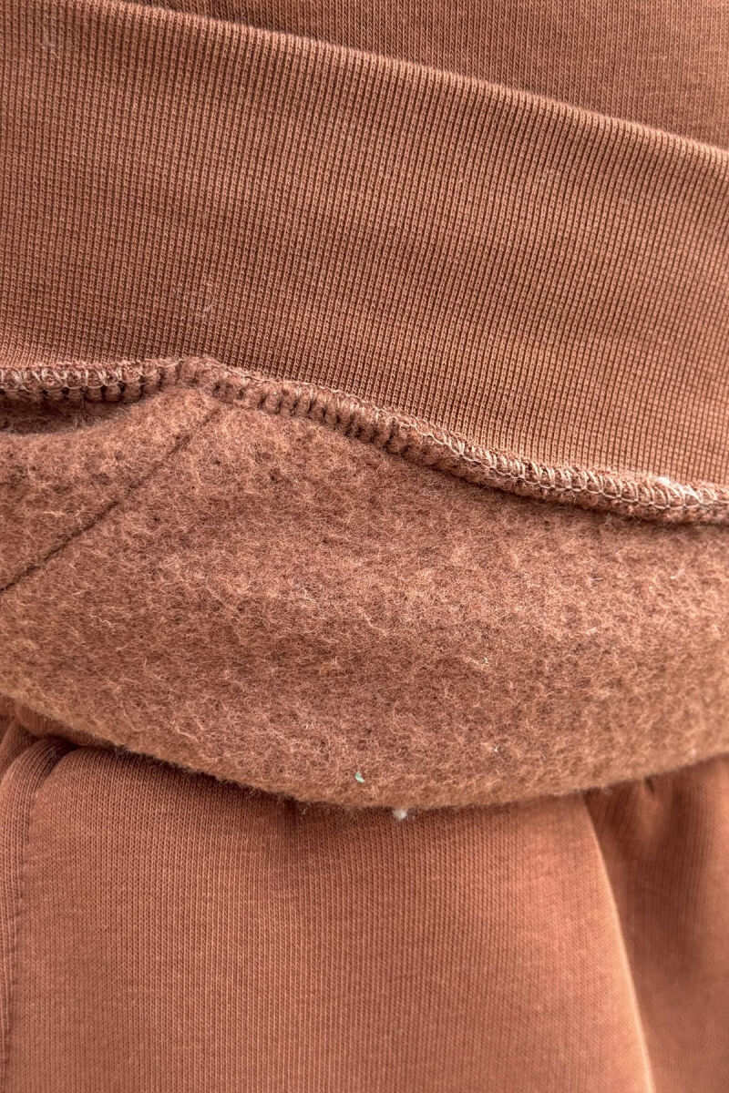 KOSTUM NJË NGJYRËSH ME PUSH HOODIE+TUTA PËR MESHKUJ NË NGJYRË KAFE - 3