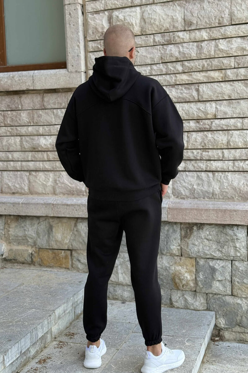 KOSTUM NJË NGJYRËSH ME PUSH HOODIE+TUTA PËR MESHKUJ NË NGJYRË TË ZEZË - 4