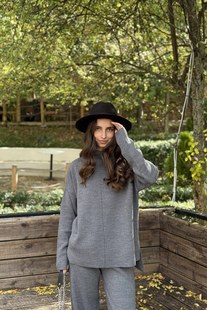 KOSTUM NJE NGJYRESH TRIKO + PANTALLONA PER FEMRA NE NGJYRE GRI TE ERRET - 4