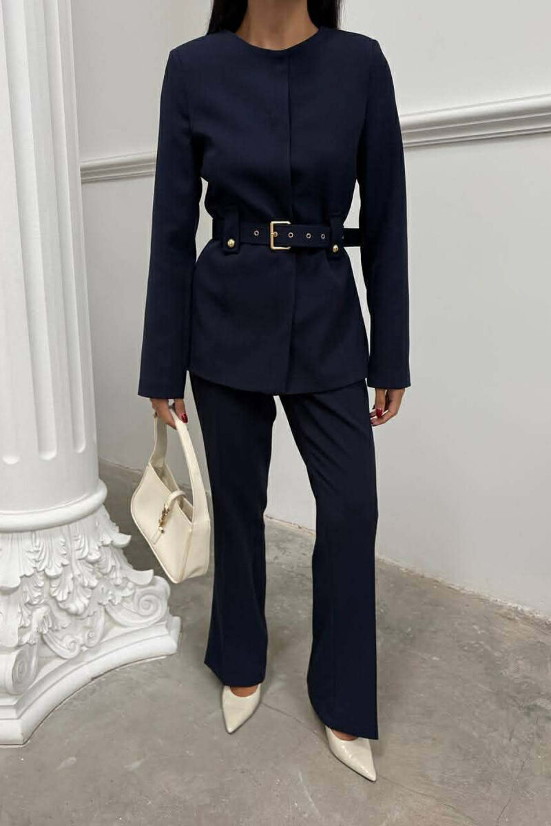 KOSTUM NJË NGJYRËSH XHAKETË ME RRIP+PANTALLONA PËR FEMRA NË NGJYRE BLU - 2