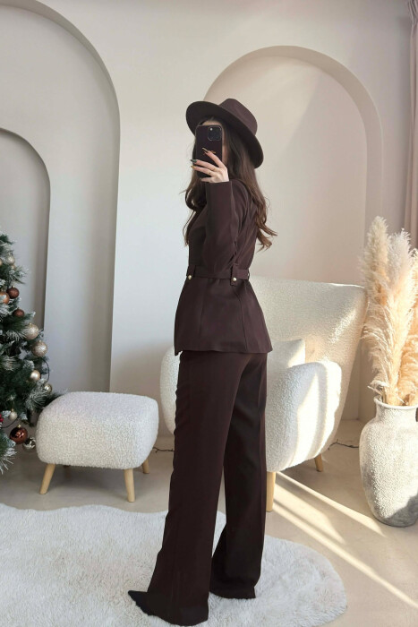 KOSTUM NJË NGJYRËSH XHAKETË ME RRIP+PANTALLONA PËR FEMRA NË NGJYRË KAFE - 3