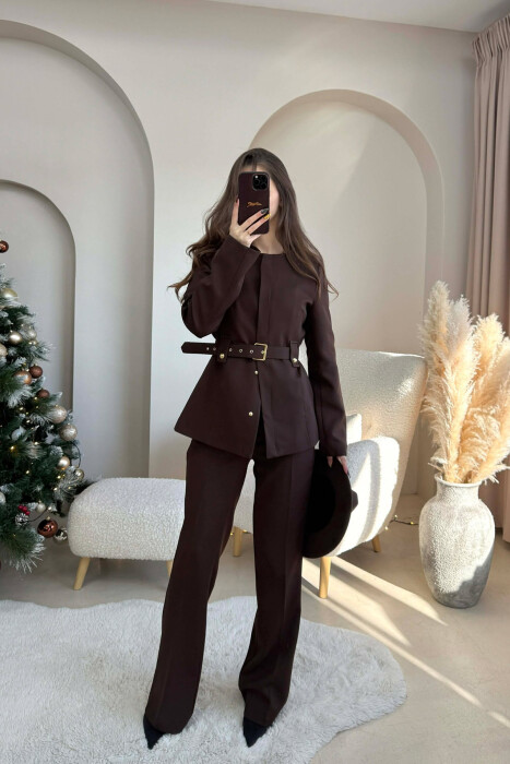 KOSTUM NJË NGJYRËSH XHAKETË ME RRIP+PANTALLONA PËR FEMRA NË NGJYRË KAFE - 2