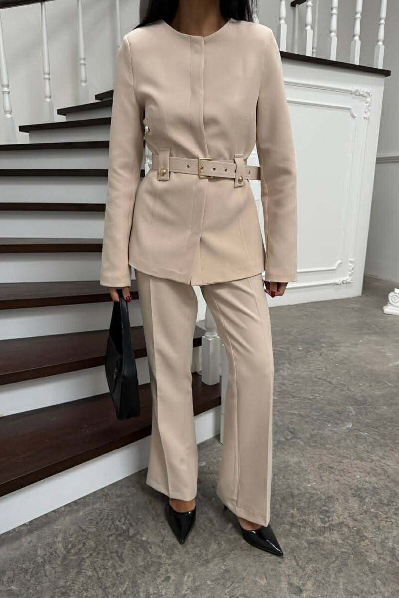 KOSTUM NJË NGJYRËSH XHAKETË ME RRIP+PANTALLONA PËR FEMRA NË NGJYRE KREM - 3