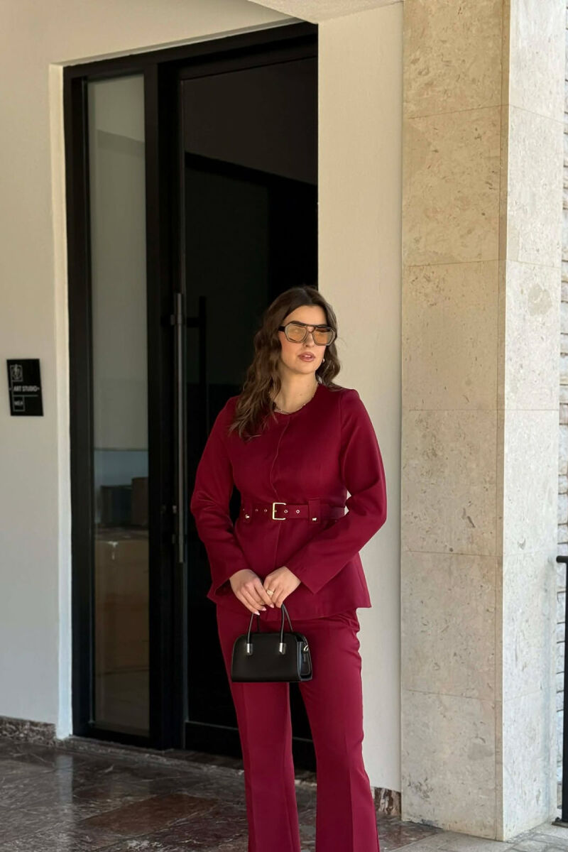 KOSTUM NJË NGJYRËSH XHAKETË ME RRIP+PANTALLONA PËR FEMRA NË NGJYRE VISHNJE - 10