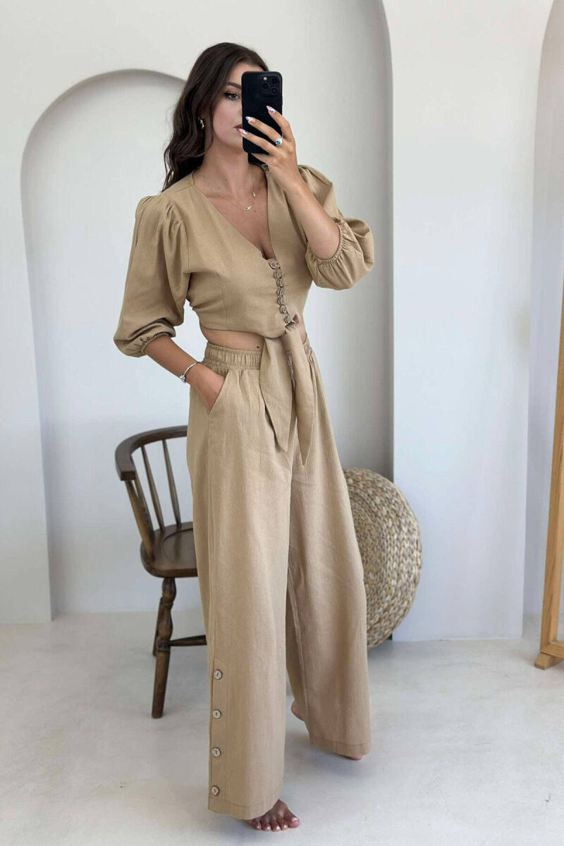 KOSTUM PËR FEMRA CROP DHE PANTALLONA NË NGJYRË BEZHË - 3