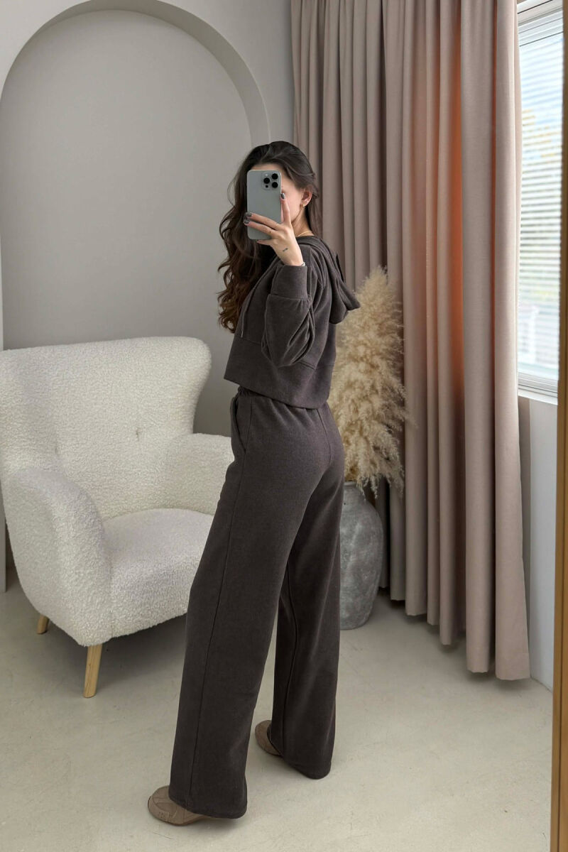 KOSTUM XHAKETË E SHKURTËR ME KAPUÇ+TUTA PËR FEMRA NË NGJYRË KAFE TË ERRËT - 3