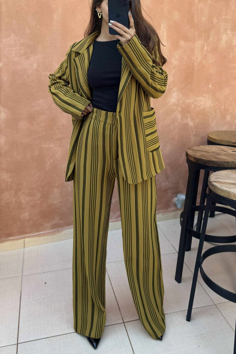 KOSTUM XHAKETË+PANTALLONA ME DIZAJN ME VIJA PËR FEMRA NË NGJYRË JESHILE TË ZBARDHUR - 2