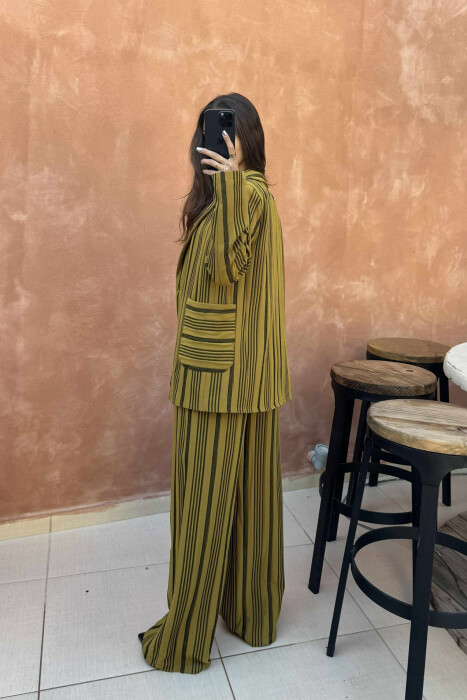 KOSTUM XHAKETË+PANTALLONA ME DIZAJN ME VIJA PËR FEMRA NË NGJYRË JESHILE TË ZBARDHUR - 3