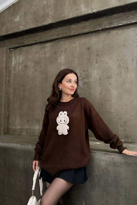LABUBU FRONT IMAGE WOMEN SWEATER BROWN/KAFE - 3