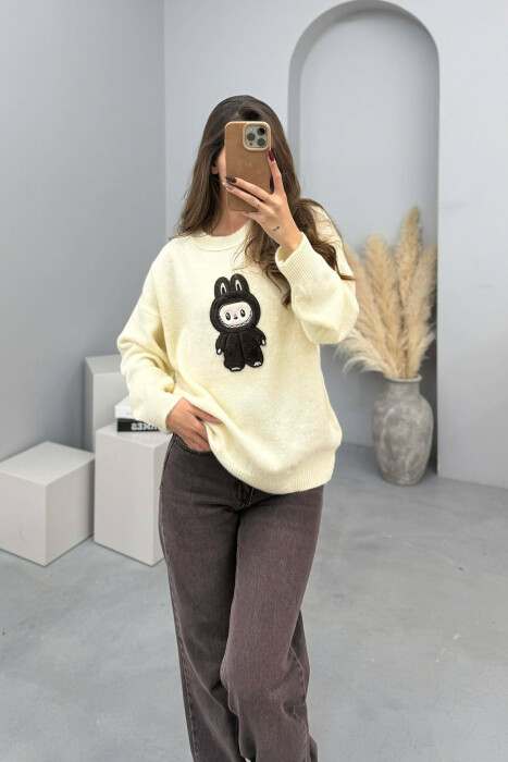 LABUBU FRONT IMAGE WOMEN SWEATER CREAM/KREM - KLAUDIO FASHION