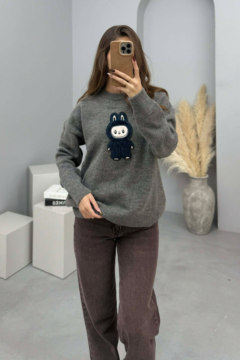 LABUBU FRONT IMAGE WOMEN SWEATER GREY/GRI - 2