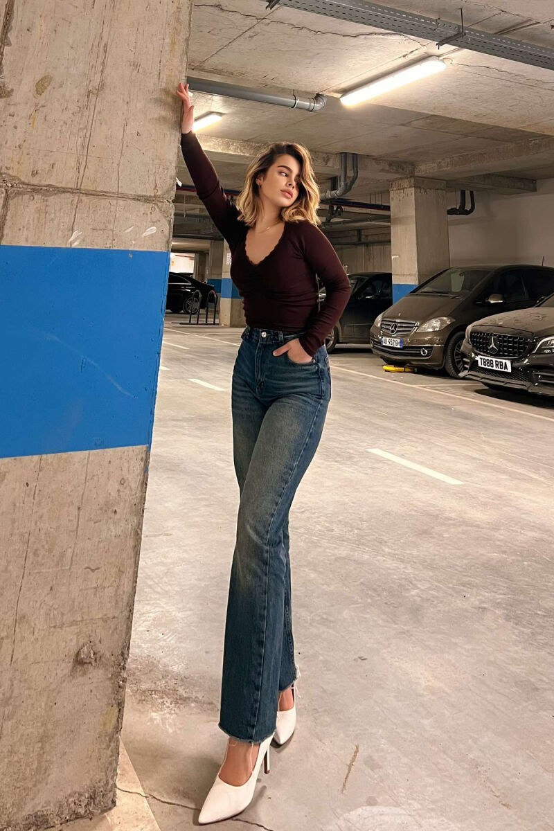 LACE DETAIL WOMEN SWEATSHIRT IN BROWN COLOR - 4