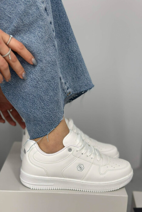 LACINGS SIMPLE WOMEN SNEAKERS WHITE-E BARDHE - KLAUDIO FASHION