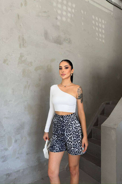 LEO PRINT WIDE LEG WOMEN SHORTS WHITE-BLACK/BAZE - KLAUDIO FASHION