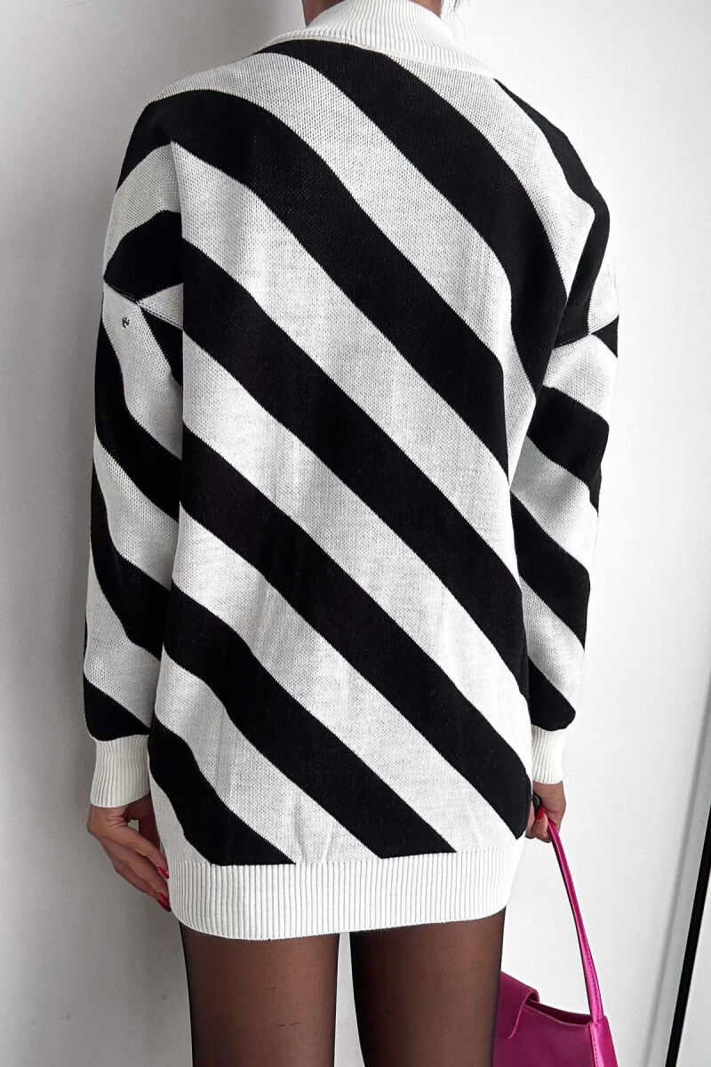 LINES TWO DIFFERENT COLORS HIGH NECK WOMAN SWEATER WHITE-BLACK/BAZE - 2