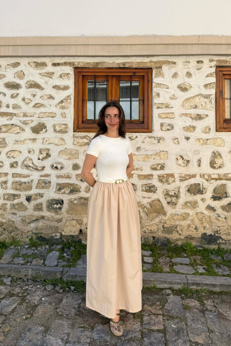 FUSTAN I GJATË ME DETAJIN E RRIPIT PËR FEMRA NË NGJYRËN BEZHË E ZBARDHUR 