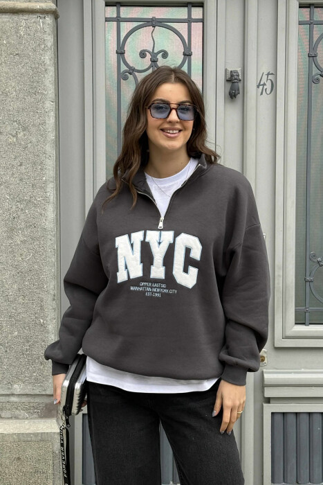 NYC WRITTING FLUFFY ZIPPER NECK WOMEN SWEATSHIRT DARK GREY/GEE - 2