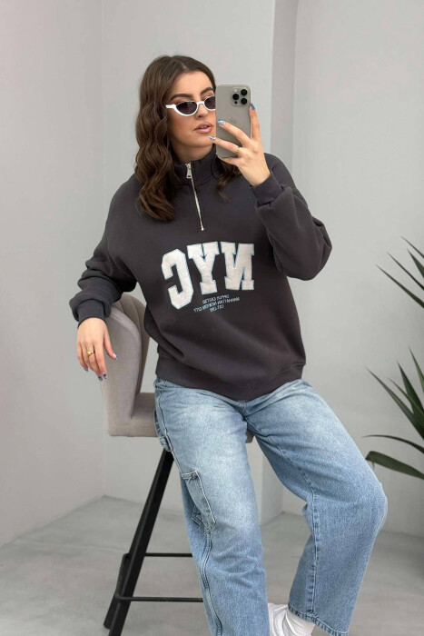 NYC WRITTING FLUFFY WOMEN SWEATSHIRT IN DARK GREY COLOR - 3