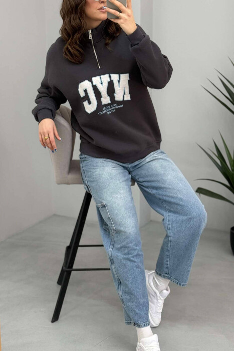 NYC WRITTING FLUFFY WOMEN SWEATSHIRT IN DARK GREY COLOR - 5