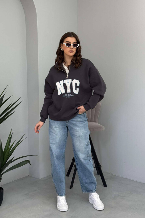 NYC WRITTING FLUFFY WOMEN SWEATSHIRT IN DARK GREY COLOR - 9