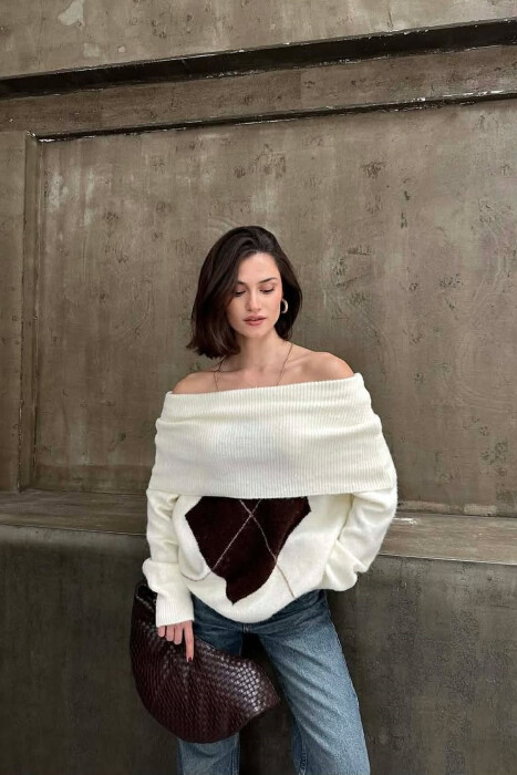OFF SHOULDERS RHOMBUS DESIGN WOMEN SWEATER CREAM/KREM 