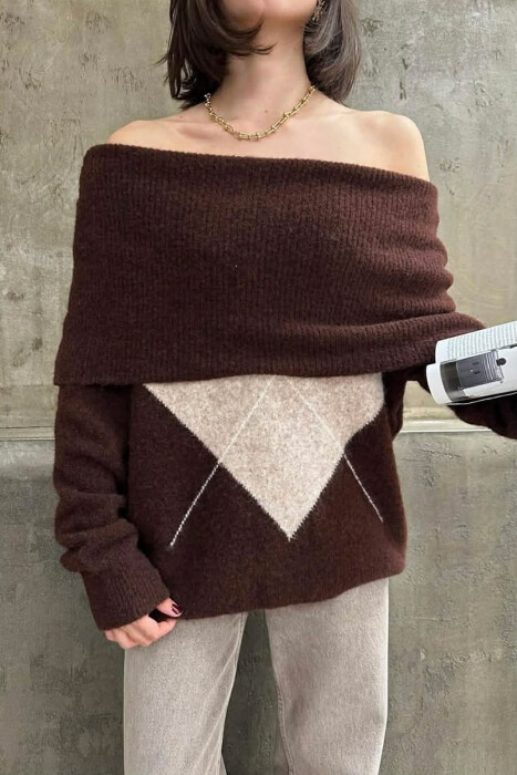 OFF SHOULDERS RHOMBUS DESIGN WOMEN SWEATER DARK BROWN/KAE - 3
