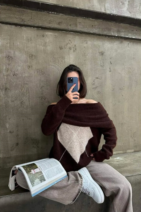 OFF SHOULDERS RHOMBUS DESIGN WOMEN SWEATER DARK BROWN/KAE - 6