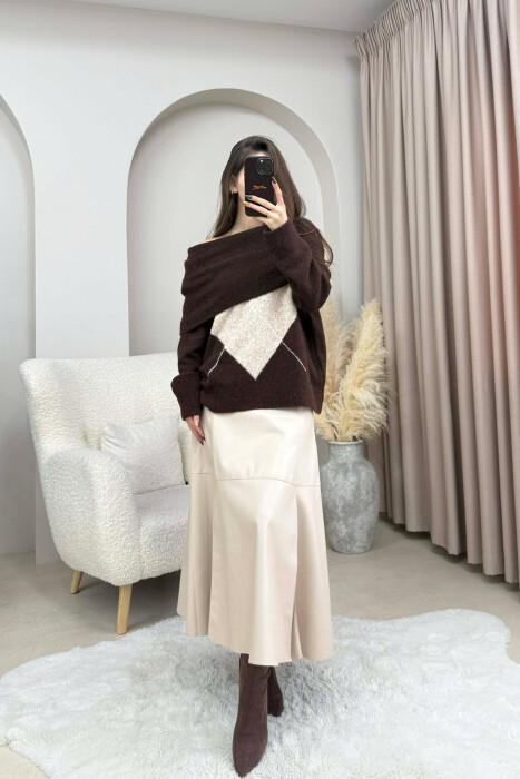 OFF SHOULDERS RHOMBUS DESIGN WOMEN SWEATER DARK BROWN/KAE - 1