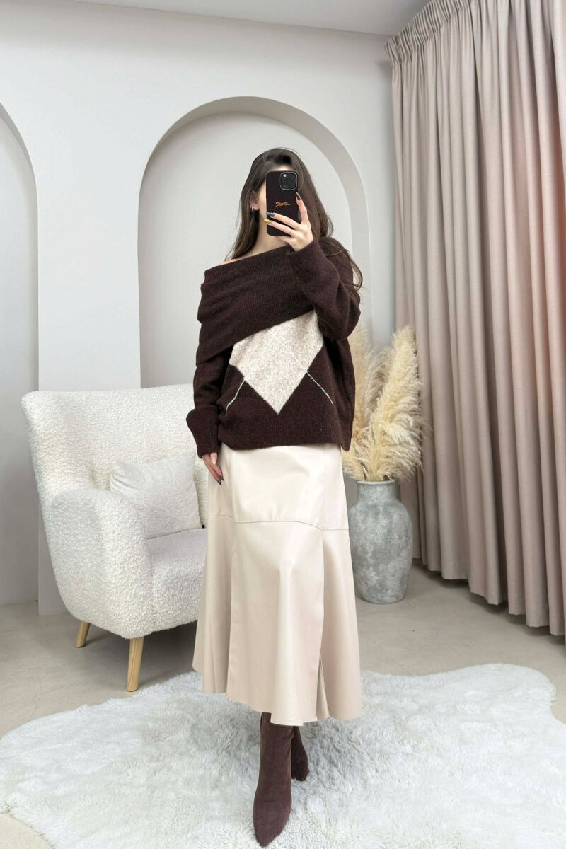 OFF SHOULDERS RHOMBUS DESIGN WOMEN SWEATER DARK BROWN/KAE - 1