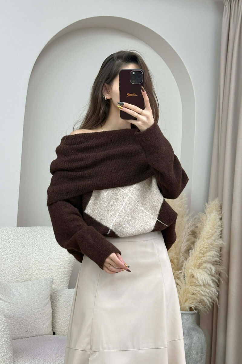 OFF SHOULDERS RHOMBUS DESIGN WOMEN SWEATER DARK BROWN/KAE - 2