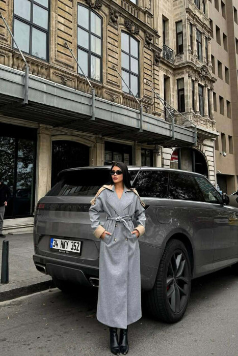 PALLTO E GJATE NJE NGJYRESHE ME DETAJIN E RRIPIT PER FEMRA NE NGJYRE GRI - KLAUDIO FASHION