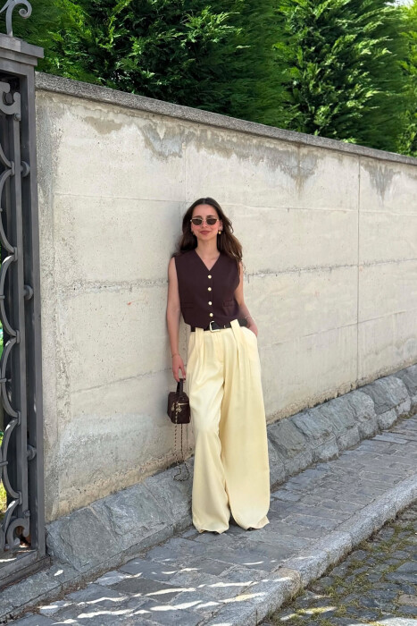 PANTALLONA ME DETAJIN E RRIPIT PER FEMRA NE NGJYRE TE VERDHE - KLAUDIO FASHION