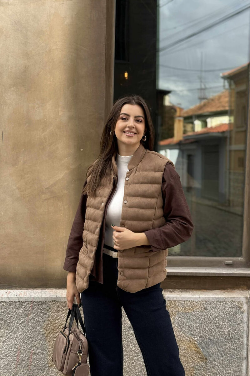 ONE COLOR BUTTON UP CHAMOIS PUFFER WOMEN VEST WITH POCKETS BEIGE/BEZHE - 2