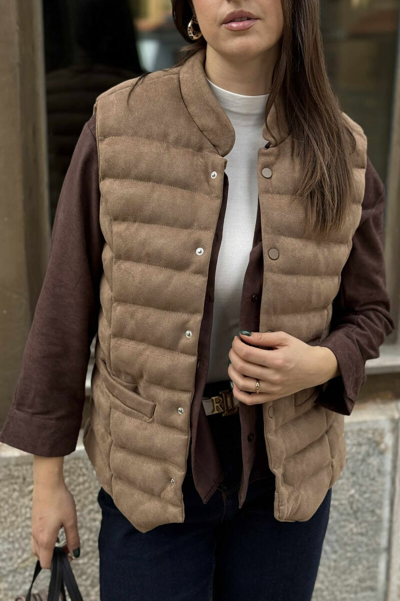ONE COLOR BUTTON UP CHAMOIS PUFFER WOMEN VEST WITH POCKETS BEIGE/BEZHE - 4