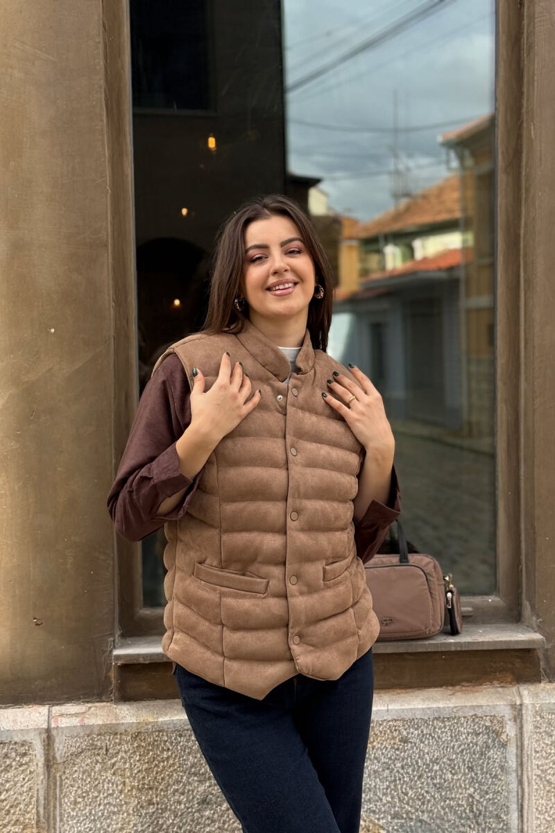 ONE COLOR BUTTON UP CHAMOIS PUFFER WOMEN VEST WITH POCKETS BEIGE/BEZHE - 7