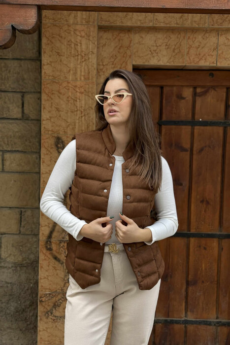 ONE COLOR BUTTON UP CHAMOIS PUFFER WOMEN VEST WITH POCKETS DARK BROWN/KAE - 2
