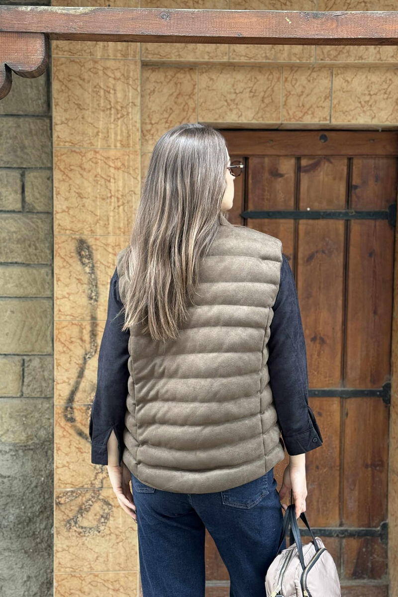 ONE COLOR BUTTON UP CHAMOIS PUFFER WOMEN VEST WITH POCKETS DARK GREEN/JEE - 2